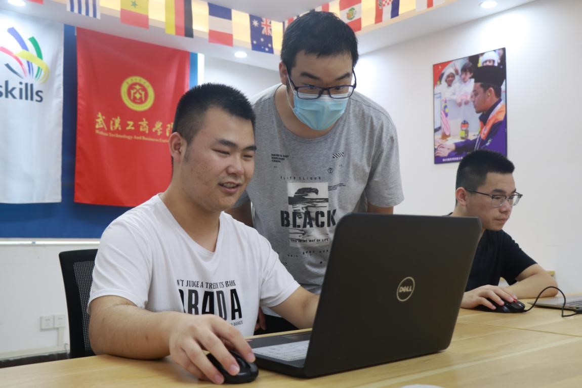 技能體驗(yàn)周活動(dòng)在武漢工商學(xué)院成功舉辦，師生共探軟件開(kāi)發(fā)新趨勢(shì)